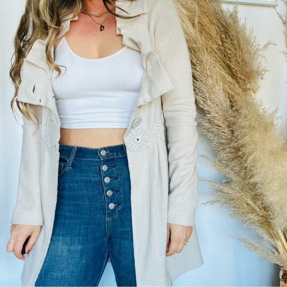 ANTHROPOLOGIE CHARLIE ROBIN Cream Tan Ruffle Button Floral Sweater Jacket Coat M - Picture 1 of 10